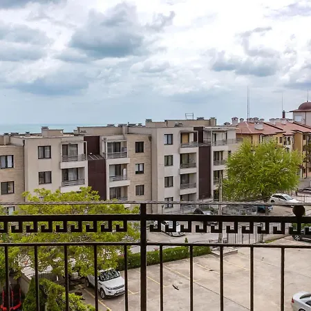 Sunny With Large Terrace & Pool Access By Flat Manаger * Warna